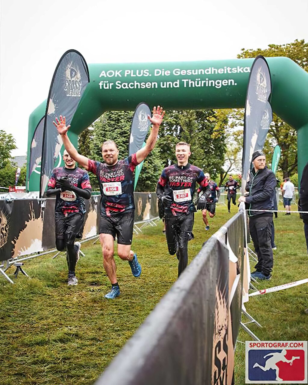 Cross Deluxe Hindernislauf Ziel