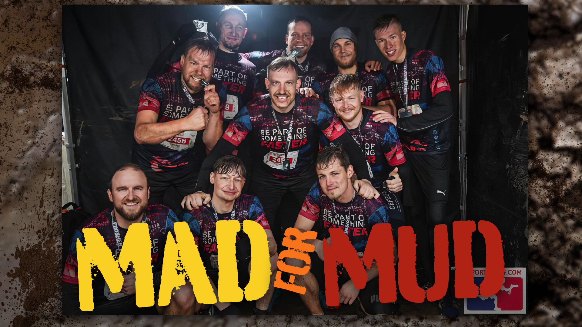 Mitarbeiter beim Cross Deluxe Hindernislauf